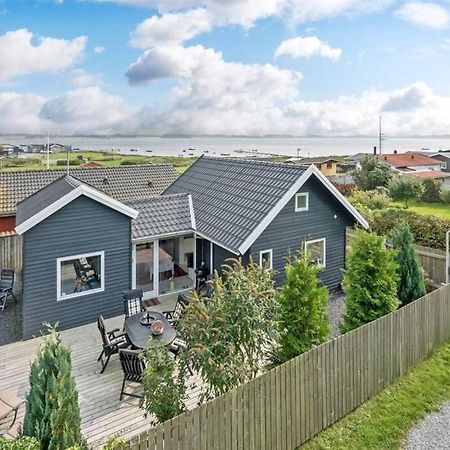 Skon Feriebolig Med Havudsigt I Naturskont Omrade Munkebo エクステリア 写真